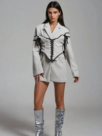 Långärmad jacka med knappar och korsett