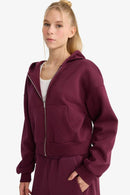 Brun träningsoverall med utsvängda byxor och dragkedja på blusen