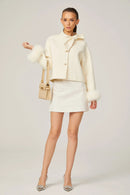 Alycee vit kashmirkappa med kaninpäls på ärmarna