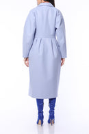 Lång ljusblå kappa med två rader knappar