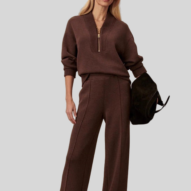 Tvådelad kostym med dragkedja fram och utsvängda byxor