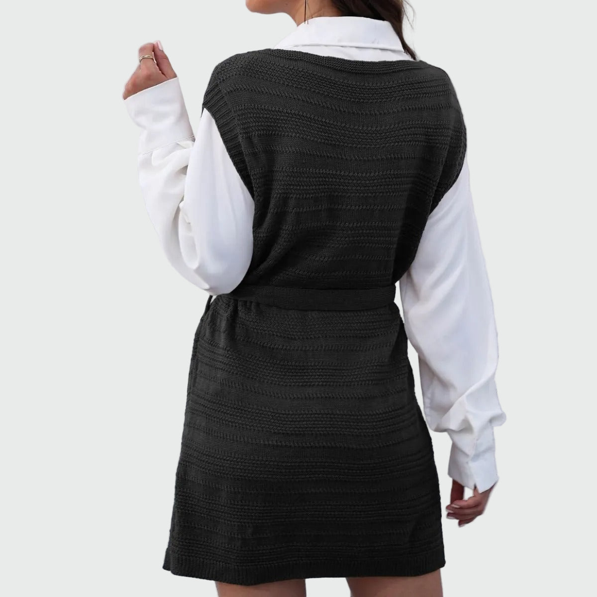 Vävd tröja med slits i kjolen och skärp i midjan