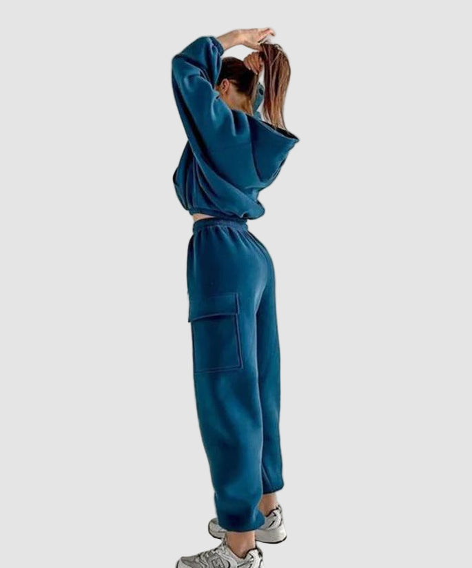 Tvådelad dräkt med fleecefoder och huva