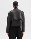 Kort svart jacka med två rader knappar