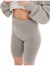 Grå sport shorts med tight-fitting