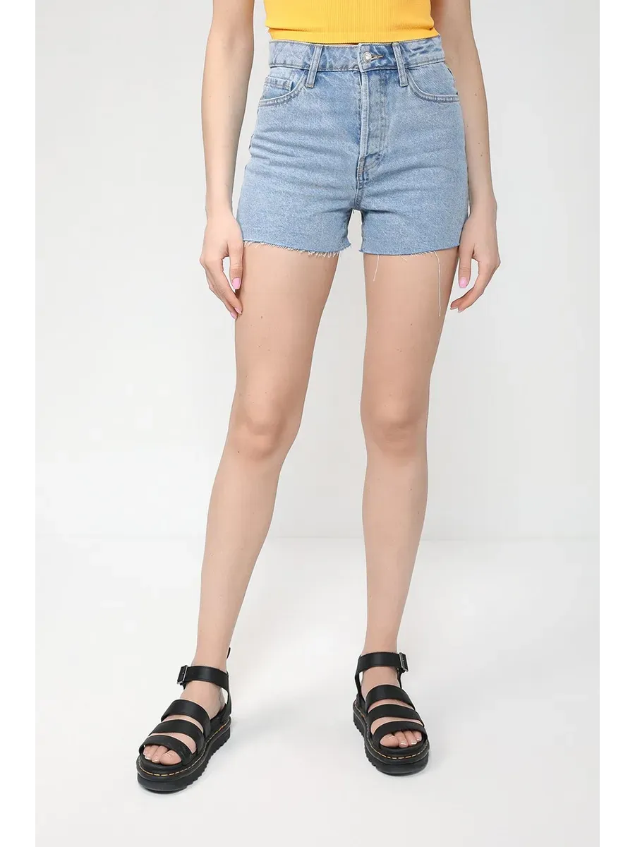 Korta jeansshorts med fickor