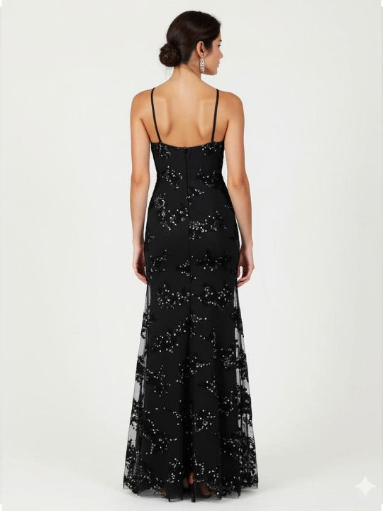 Svart Ala-klänning med V-ringning, axelband, öppen rygg och paljetter
