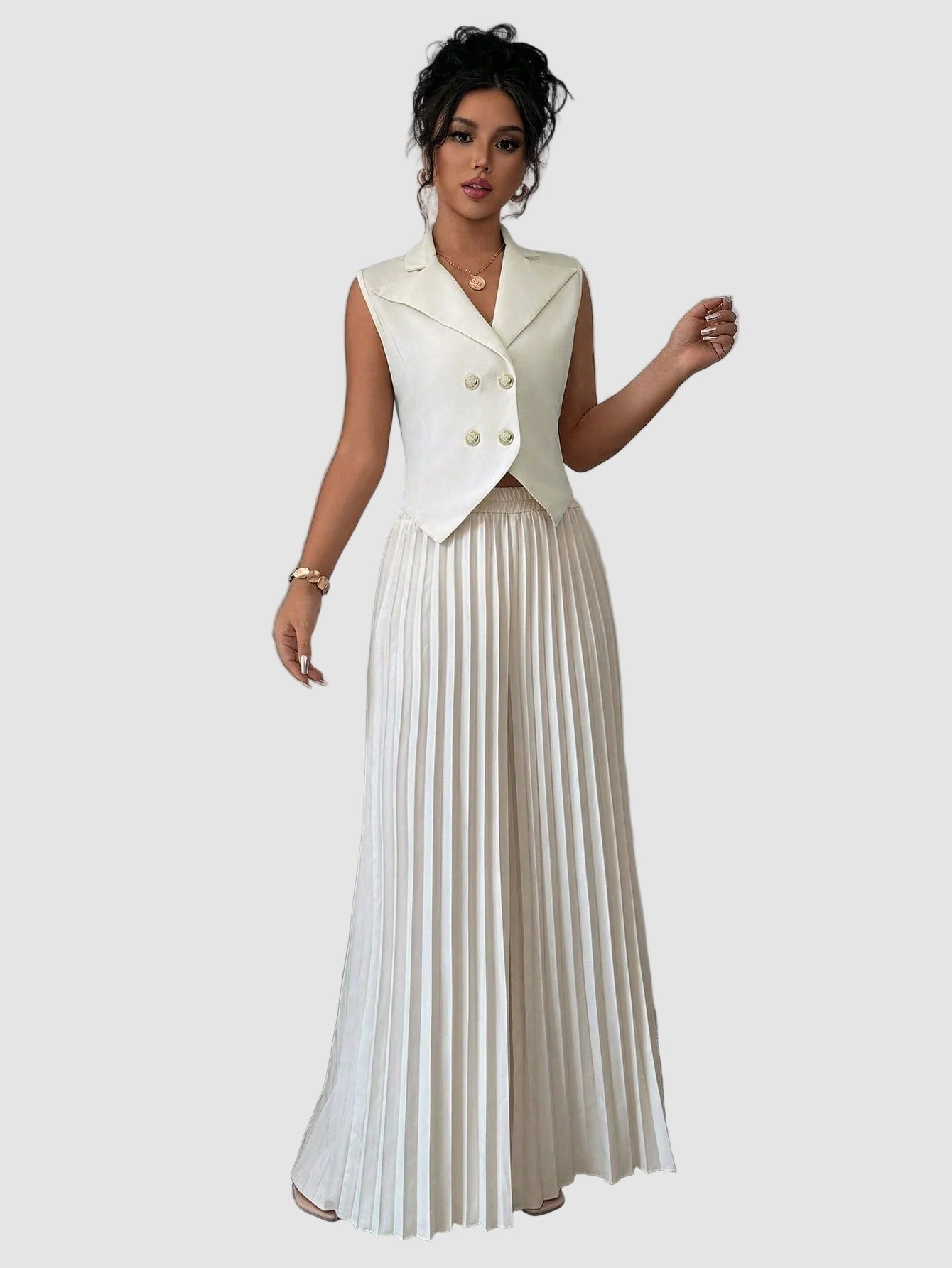 Tvådelad kostym, ärmlös kavaj och korta, utsvängda byxor