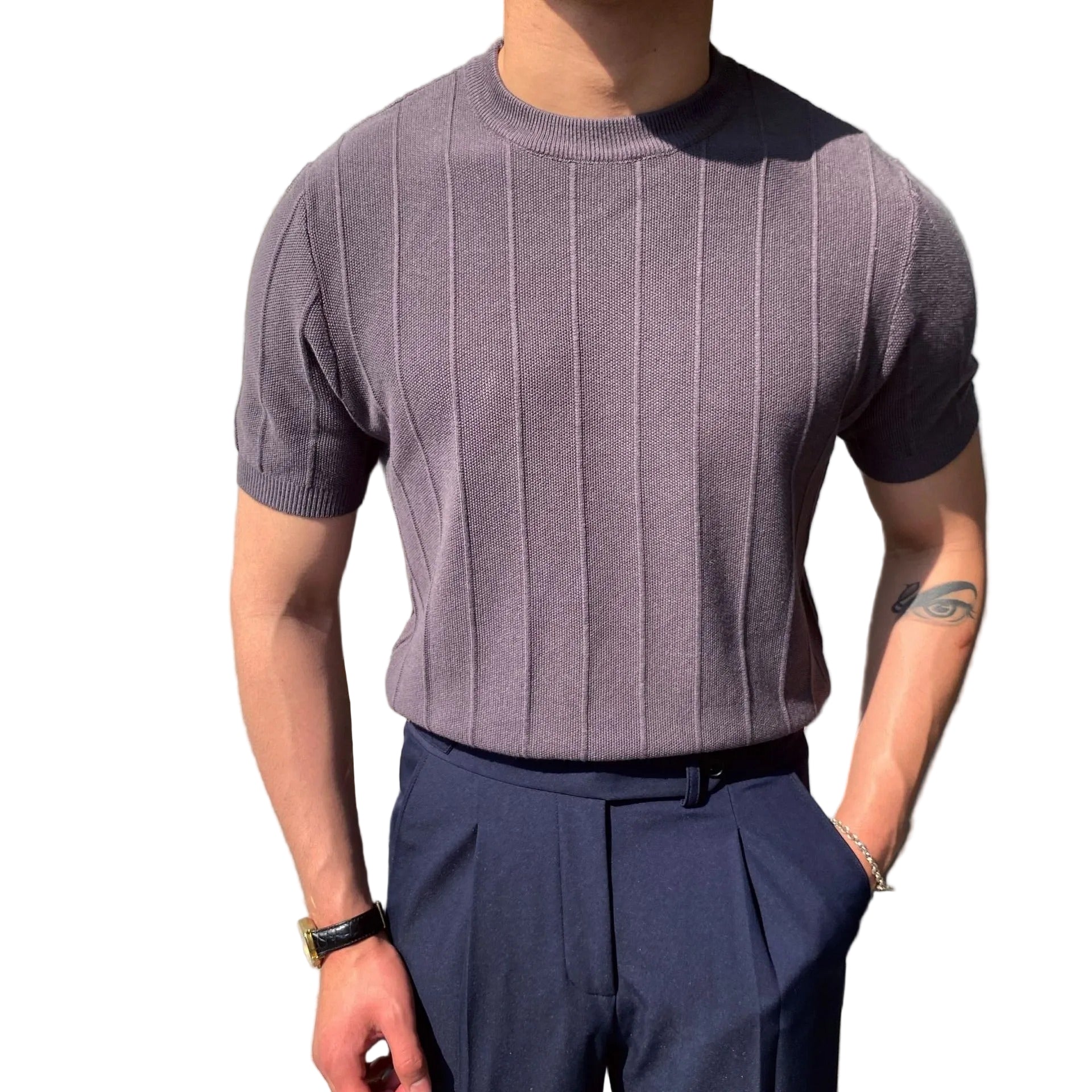 Robi linne med rund krage och linjedesign