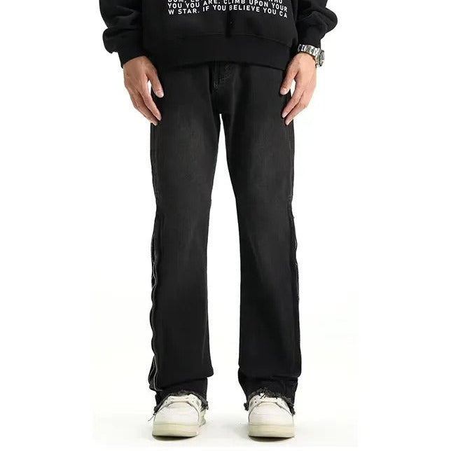 Svarta jeansbyxor med dragkedja nedtill