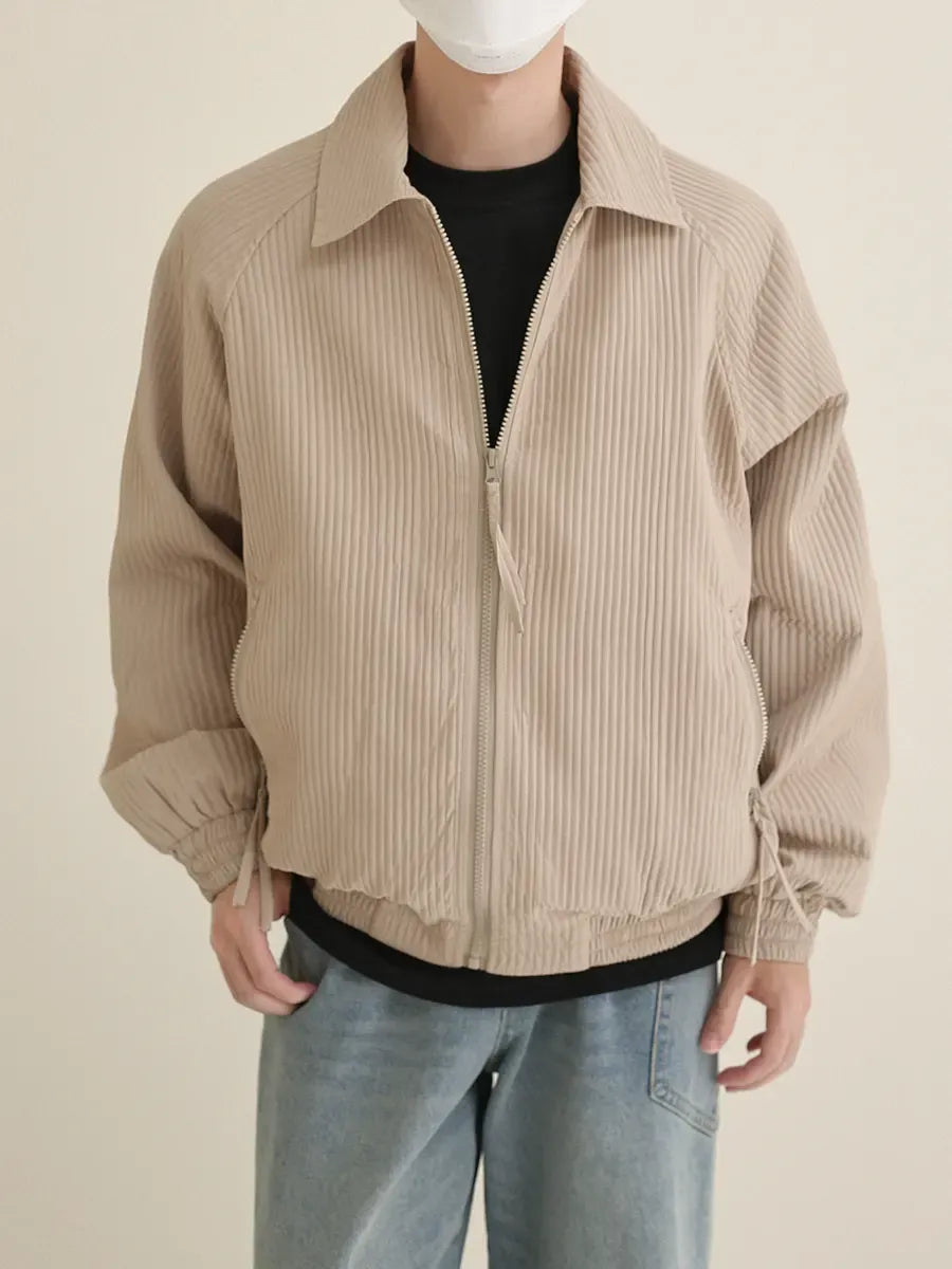 Jacka med randig design, dragkedja och hög krage