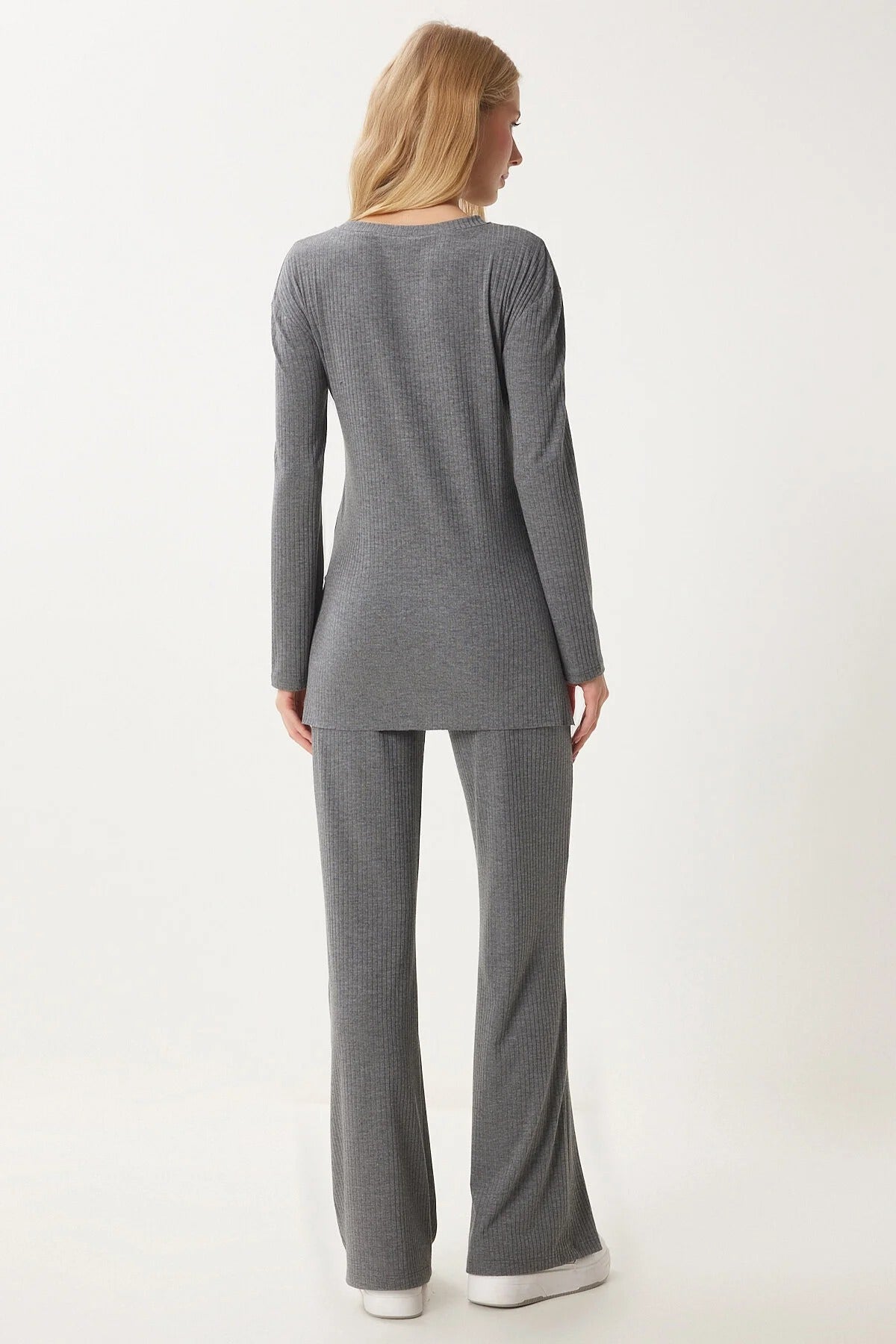 Tvådelad kostym med utsvängda byxor