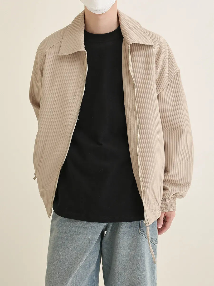 Jacka med randig design, dragkedja och hög krage