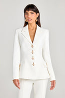 Vit tvådelad kostym med kavaj och byxor