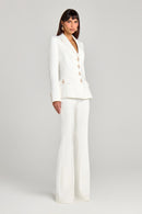 Vit tvådelad kostym med kavaj och byxor