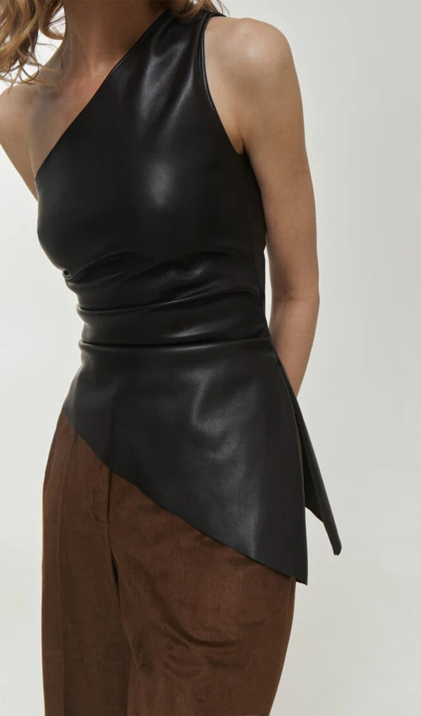 T-shirt med diagonal krage, ärmlös, enaxlad