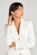 Vit tvådelad kostym med kavaj och byxor