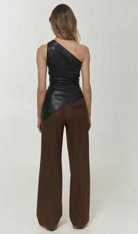 T-shirt med diagonal krage, ärmlös, enaxlad