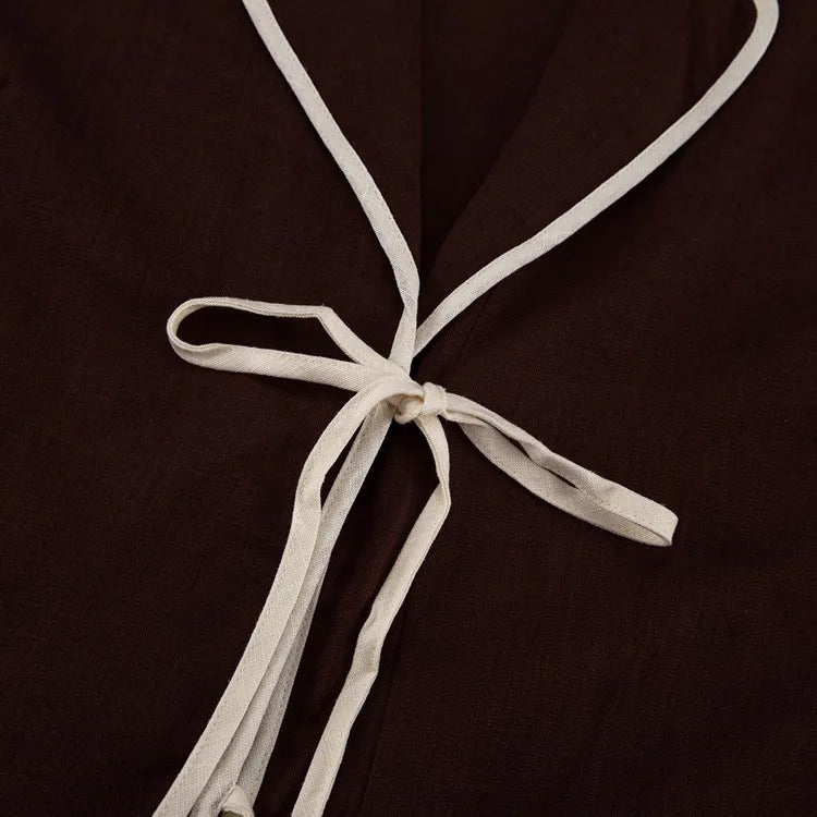 Tvådelat linneset, mörkbrunt, löst sittande, med utsvängda byxor