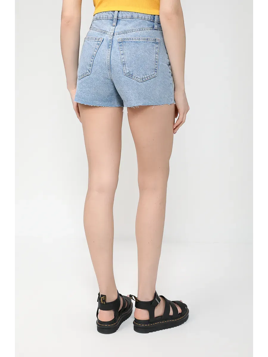 Korta jeansshorts med fickor