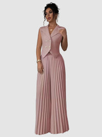 Tvådelad kostym, ärmlös kavaj och korta, utsvängda byxor