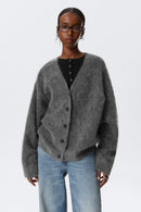 Kort stickad kofta med V-ringning, knappar, enkel rad med knappar