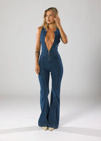 Elvoria smal denimjumpsuit med hög midja, dragkedja och öppen rygg