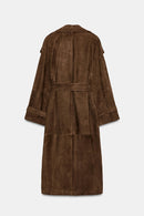 Dubbelknäppt kappa med skärp i mocka