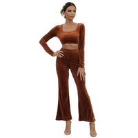 Avslappnat brunt sammetsset med kortärmad topp och utsvängda byxor