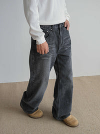 Svarta utsvängda jeansbyxor