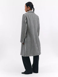 Lång jacka med svartvit rutig design