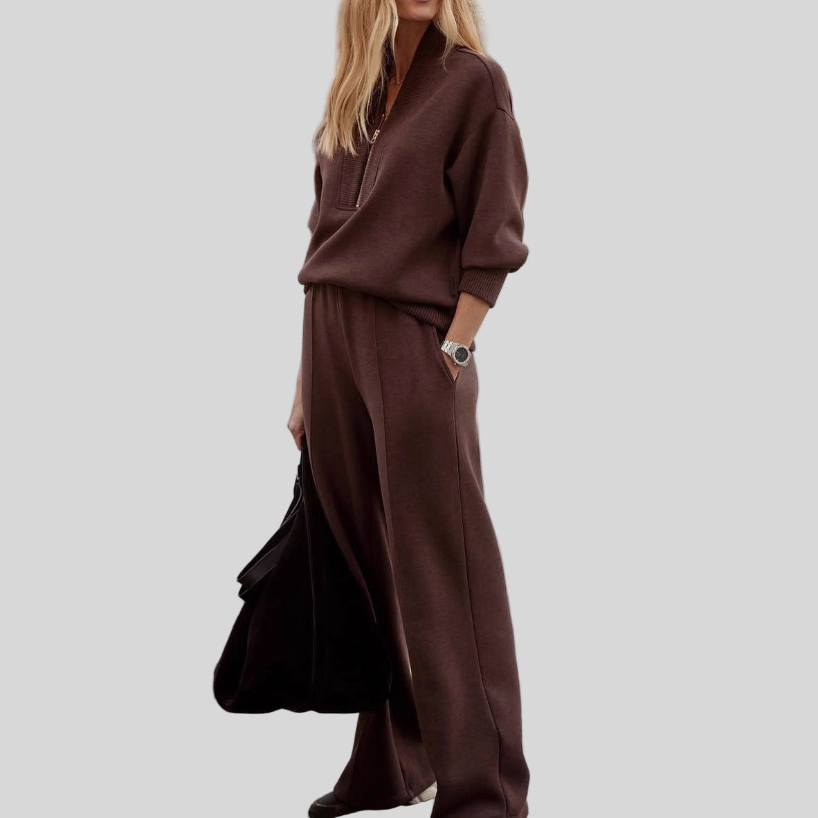 Tvådelad kostym med dragkedja fram och utsvängda byxor