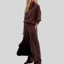 Tvådelad kostym med dragkedja fram och utsvängda byxor