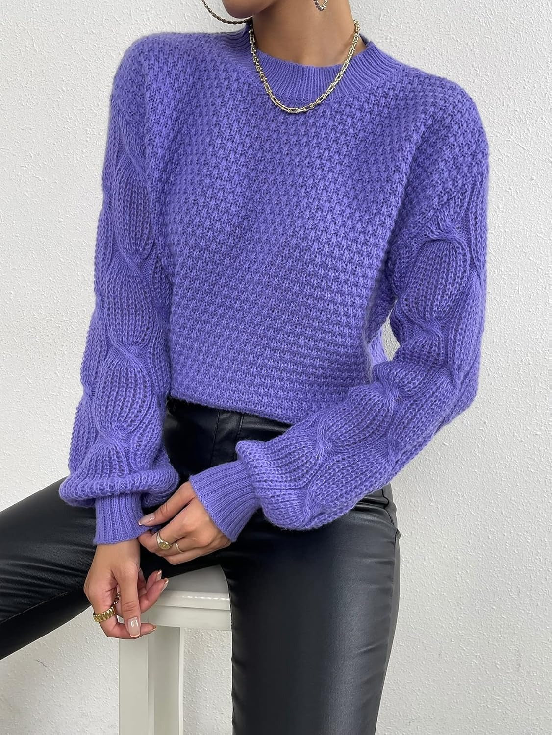 Mörkblå stickad tröja med långa ärmar