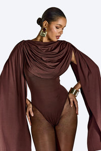 Viky brun jumpsuit med smal passform, lös krage och långa ärmar