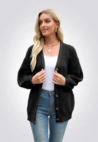 Svart stickad tröja med knappar framtill och långa ärmar