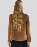 Liora ullkappa med framfickor och dragsko upptill