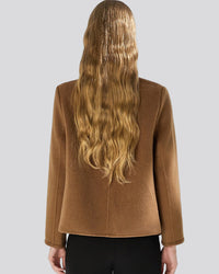 Liora ullkappa med framfickor och dragsko upptill