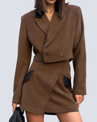 Avslappnat brunt tvådelat set, kjol och minijacka