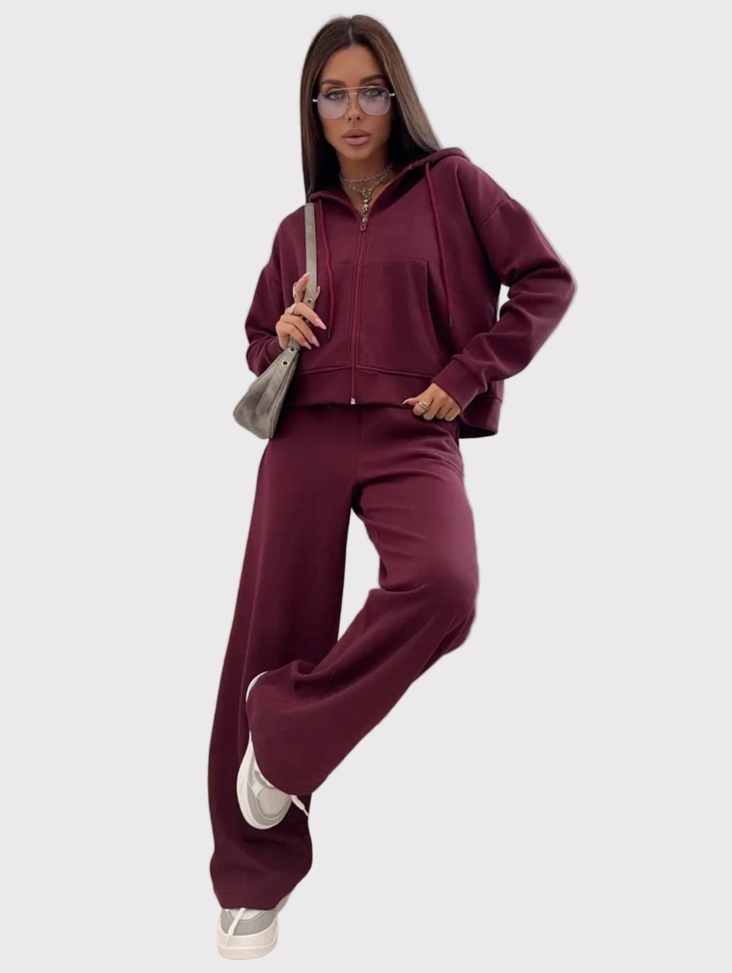 Tvådelad kostym, utsvängda byxor och huvtröja