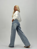 Eleonora utsvängda och glansiga denimjeans med fickor