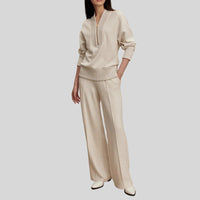 Tvådelad kostym med dragkedja fram och utsvängda byxor