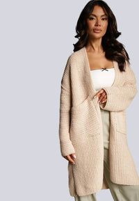 Lång beige stickad kofta med fickor