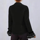 Avslappnad blus med utsvängda ärmar och vågig krage