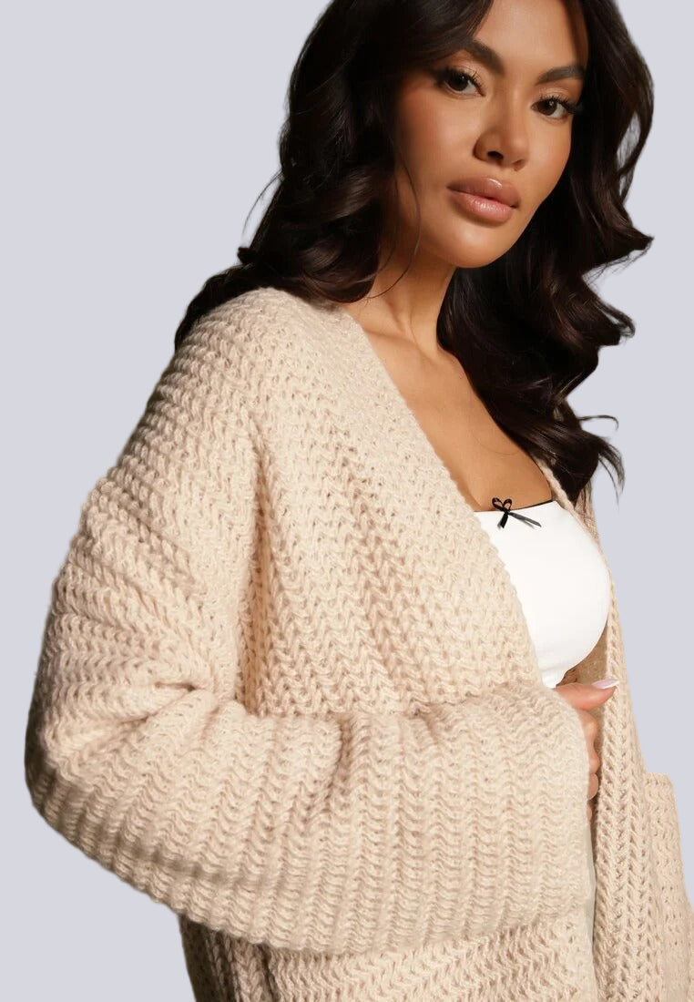 Lång beige stickad kofta med fickor