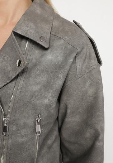 Grå mockajacka med dragkedja och fickor