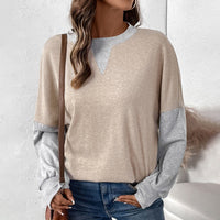 Tunn, beige tröja med rund krage