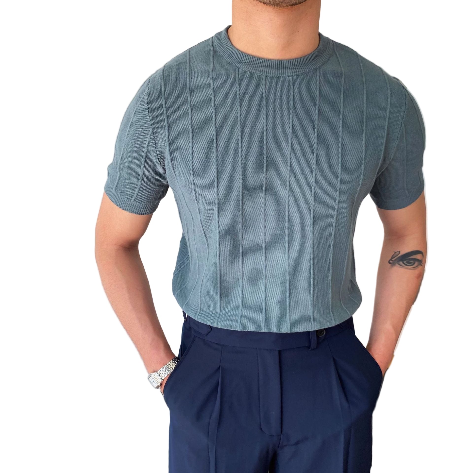 Robi linne med rund krage och linjedesign