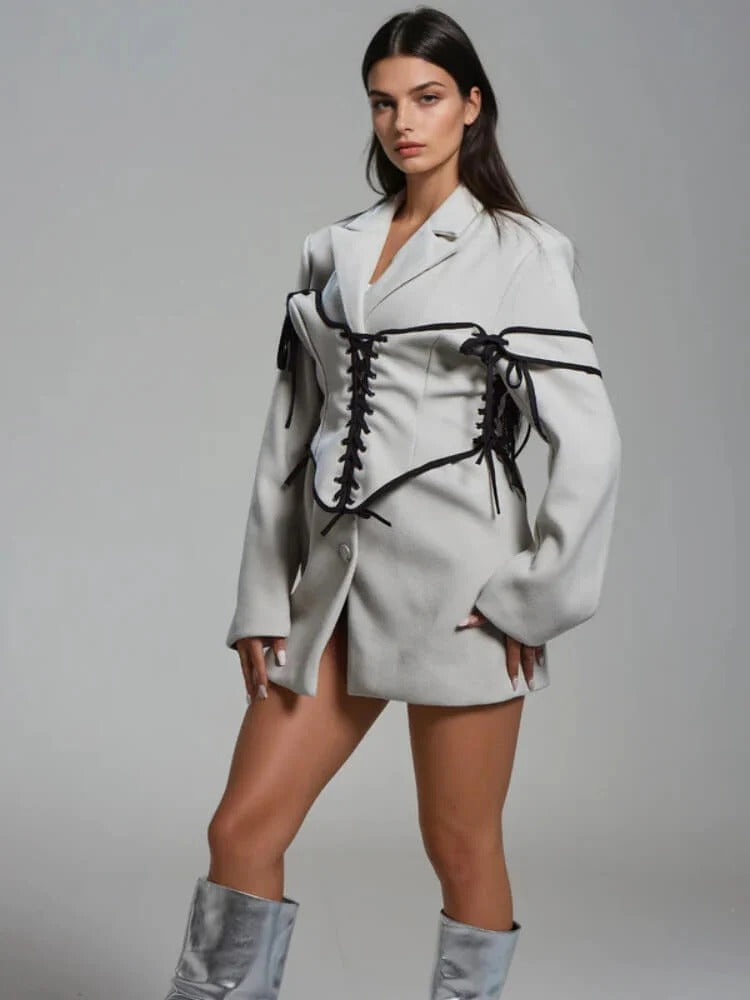 Långärmad jacka med knappar och korsett