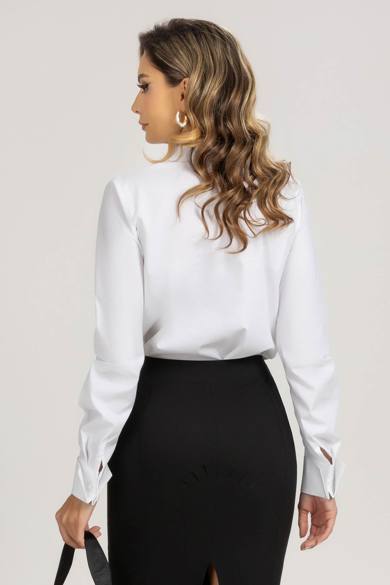 Loory vit bomullsskjorta med veck fram och spetsig krage